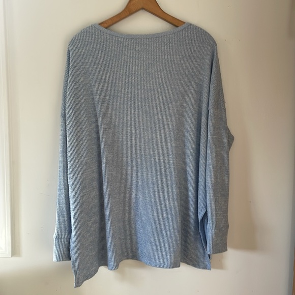 American Eagle V Neck Waffle Weave Sweater - Picture 5 of 5